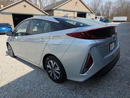 Classic Silver Metallic 2018 Toyota Prius Prime Plus
