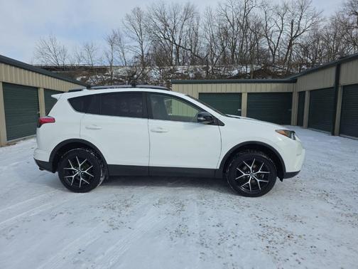2017 Toyota RAV4 SE
