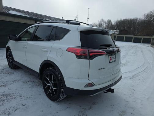 2017 Toyota RAV4 SE