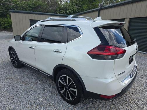 Pearl White 2018 Nissan Rogue SL