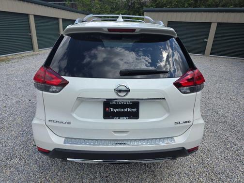 Pearl White 2018 Nissan Rogue SL