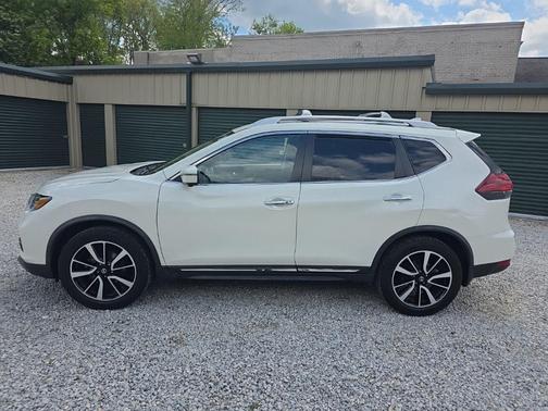 Pearl White 2018 Nissan Rogue SL