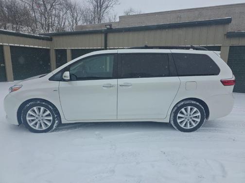 2017 Toyota Sienna Limited Premium