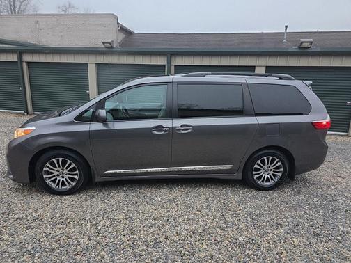 2020 Toyota Sienna XLE Premium