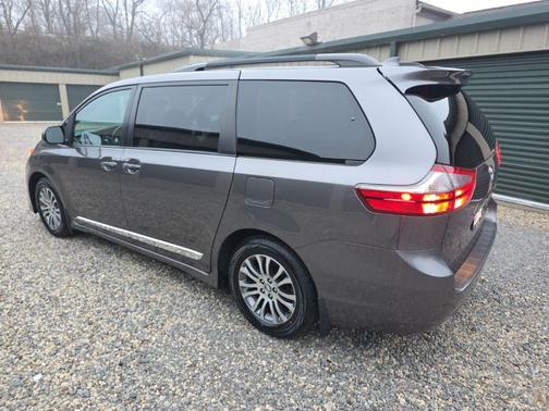 2020 Toyota Sienna XLE Premium