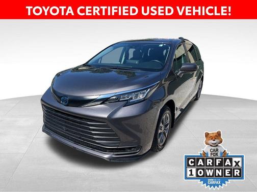 2022 Toyota Sienna LE