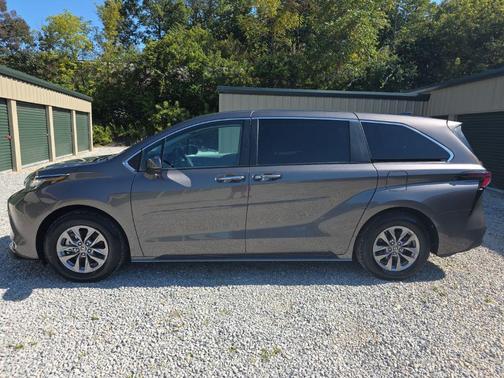 2023 Toyota Sienna XLE