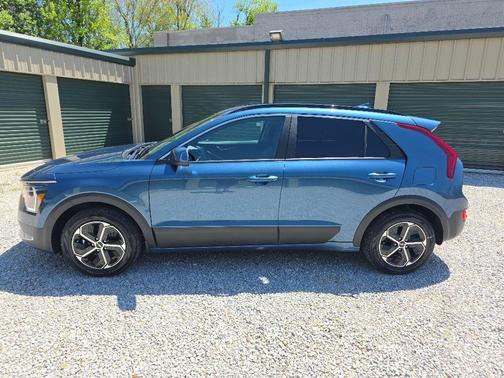 Mineral Blue 2025 Kia Niro EX