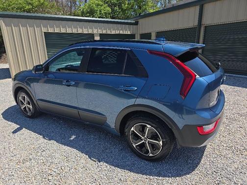 Mineral Blue 2025 Kia Niro EX