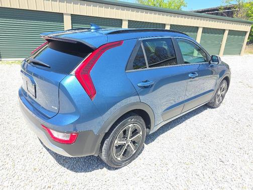 Mineral Blue 2025 Kia Niro EX