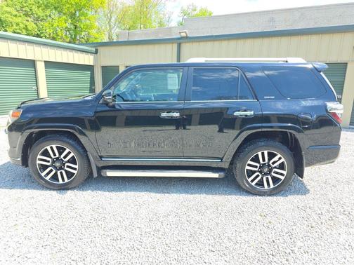 Midnight Black Metallic 2018 Toyota 4Runner Limited