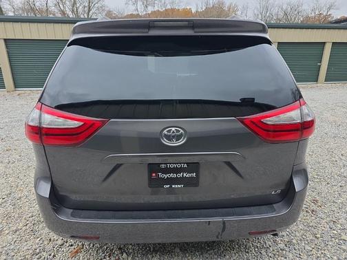 2017 Toyota Sienna LE