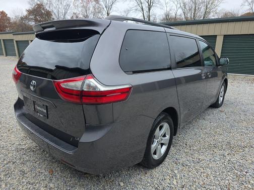 2017 Toyota Sienna LE