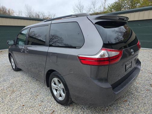 2017 Toyota Sienna LE