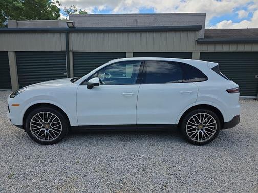 White 2023 Porsche Cayenne Platinum Edition