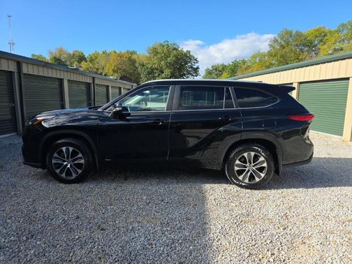 2023 Toyota Highlander Hybrid XLE
