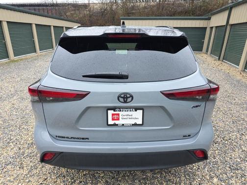 Cement 2025 Toyota Highlander Hybrid XLE