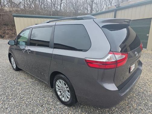 2017 Toyota Sienna XLE