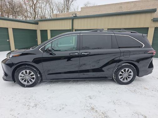 2024 Toyota Sienna XLE