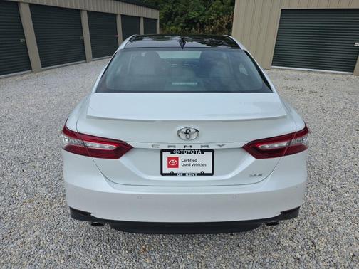 Pearl 2018 Toyota Camry XLE