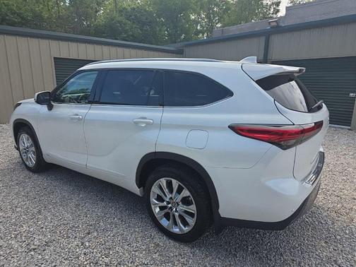 Wind Chill Pearl 2023 Toyota Highlander Hybrid Limited