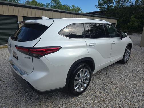 Wind Chill Pearl 2023 Toyota Highlander Hybrid Limited