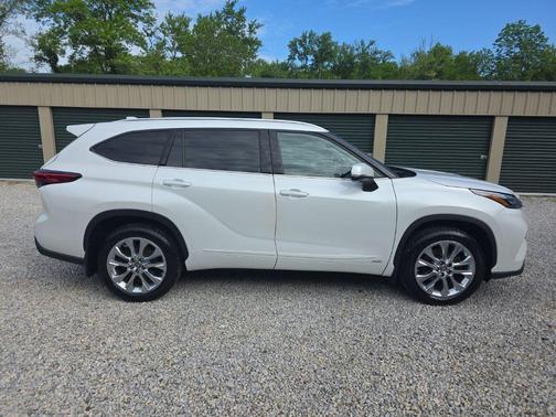 Wind Chill Pearl 2023 Toyota Highlander Hybrid Limited