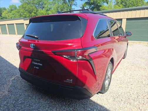 2022 Toyota Sienna XLE 8 Passenger