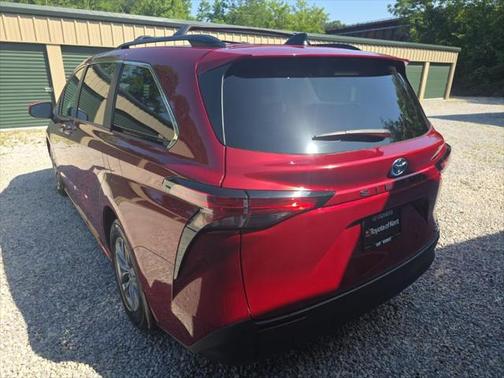 2022 Toyota Sienna XLE 8 Passenger
