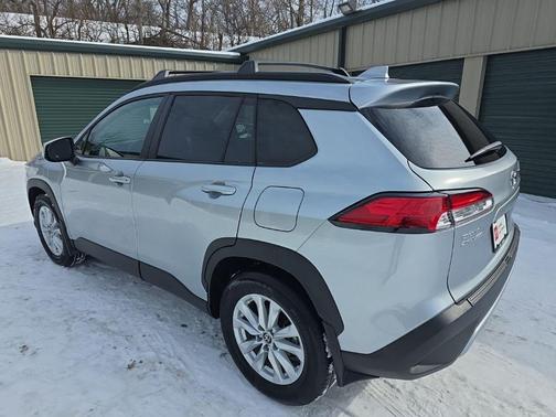 2024 Toyota Corolla Cross LE