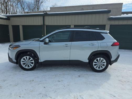 2024 Toyota Corolla Cross LE