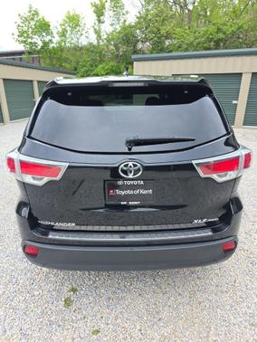 Midnight Black Metallic 2016 Toyota Highlander XLE