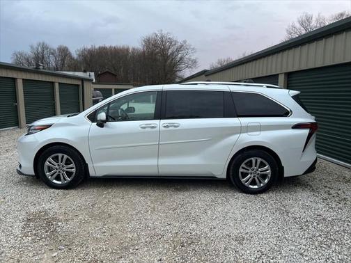 2022 Toyota Sienna Platinum 7 Passenger