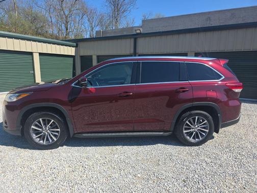 Ooh La La Rouge Mica 2017 Toyota Highlander XLE