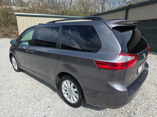 2016 Toyota Sienna XLE
