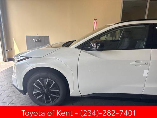 Pearl 2026 Toyota bZ XLE