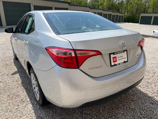 Photo 3 of 23 of 2019 Toyota Corolla LE