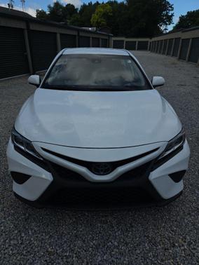 Super White 2019 Toyota Camry SE