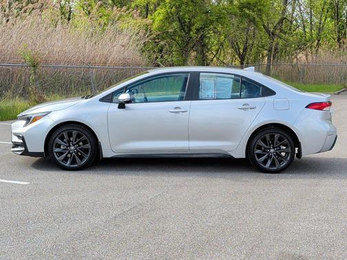 Classic Silver Metallic 2025 Toyota Corolla SE