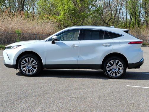 Wind Chill Pearl 2023 Toyota Venza XLE