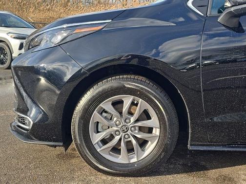 2024 Toyota Sienna XLE