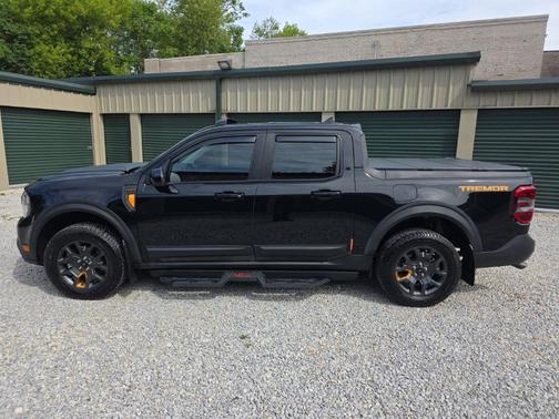 Shadow Black 2024 Ford Maverick Lariat