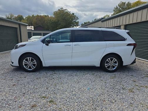 2023 Toyota Sienna XSE 7 Passenger