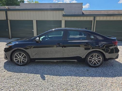 Aurora Black 2024 Kia Forte GT-Line