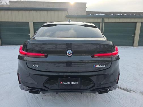2023 BMW X4 M40i