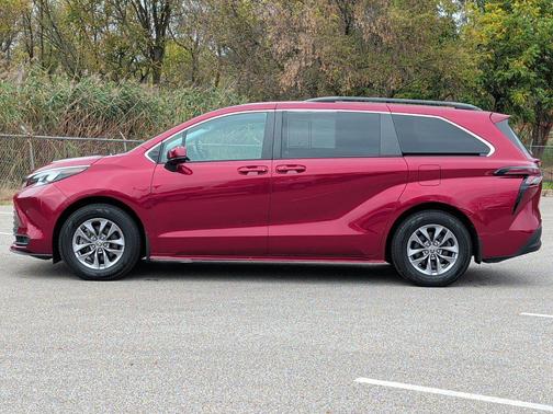 Ruby Flare Pearl 2024 Toyota Sienna LE