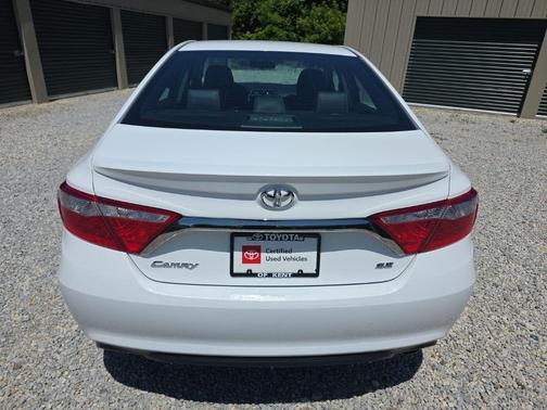 Super White 2017 Toyota Camry SE