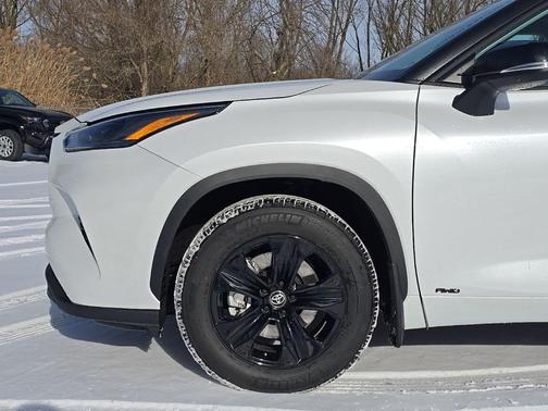 2025 Toyota Highlander Hybrid XLE