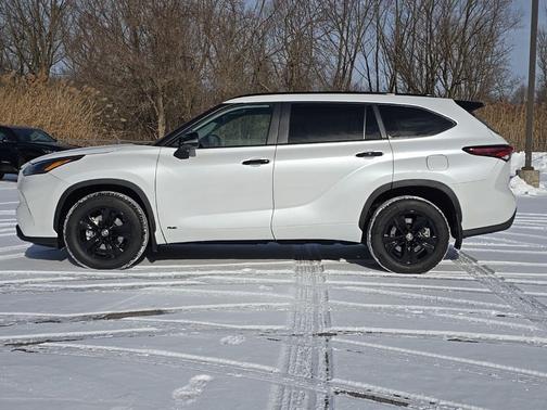 2025 Toyota Highlander Hybrid XLE