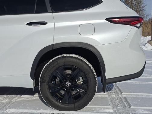 2025 Toyota Highlander Hybrid XLE